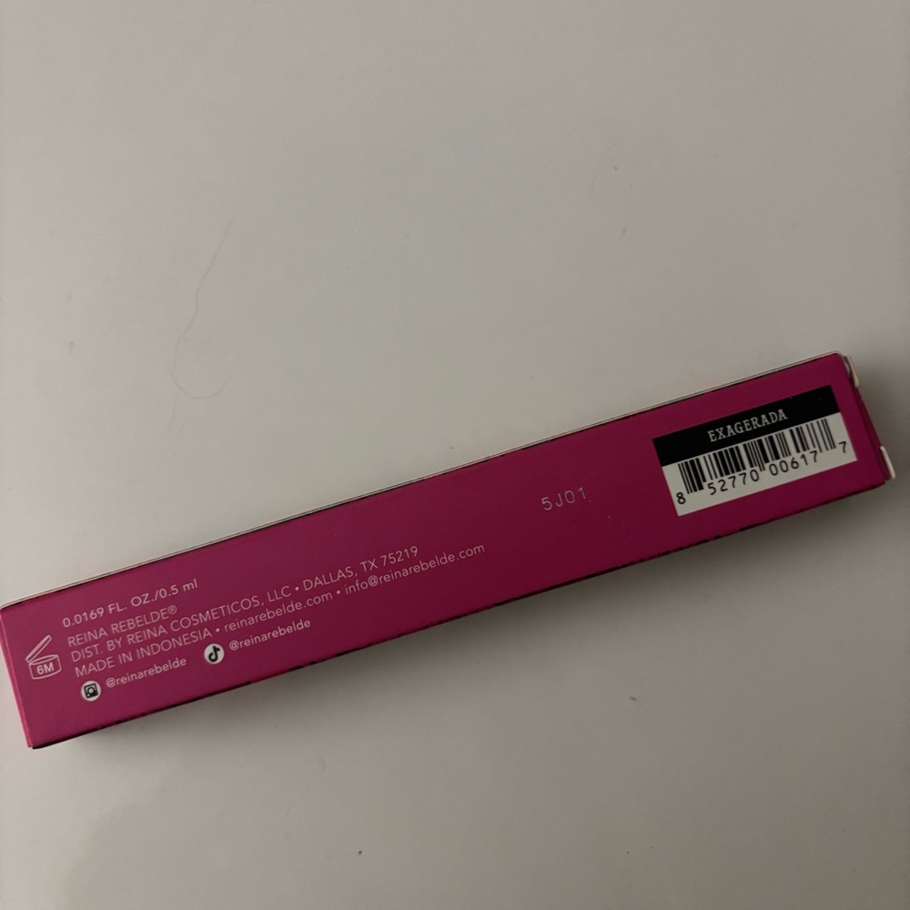 Reina Rebelde Liquid Matte Eye Definer - Exagerada - Picture 3 of 5